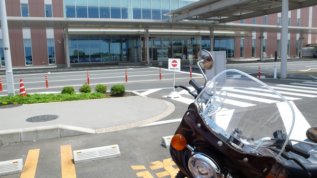 茨城空港玄関前